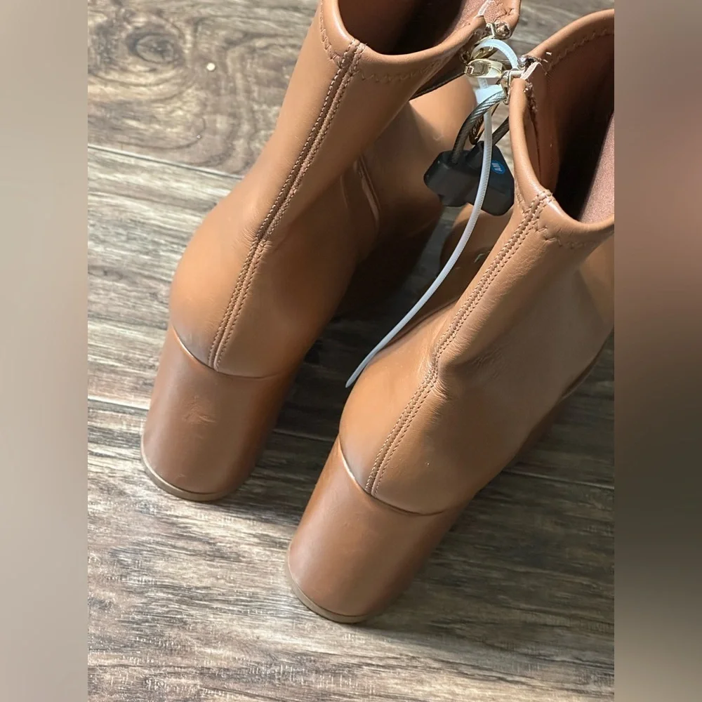 Larroude Miso‎ Platform Boots Size 5